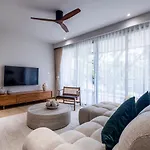 Beachfront 2-Bd Apartment Laguna