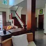 3 Bedrooms - 2 Floor With Garden In Prime Location
