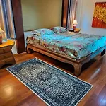 3 Bedrooms - 2 Floor With Garden In Prime Location