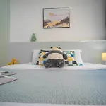 Kamala Natural Modern Apartmenthigh Speed Wifibig Living Room