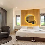 Bangtao Beach Walk Villa By Taan Residence