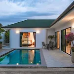 V189 Stylish 3Br Hideaway Pool & Beach Vibes