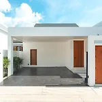 V186 Quiet Glamour Oasis 4Br Poolside Sanctuary