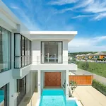 V185 New Modern Villa With Private Pool