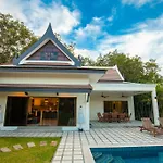 Champagne Villa By G Estate
