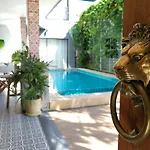 The Umbrella House - Sha Extra Plus