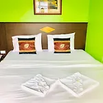 Hollywood Inn Love