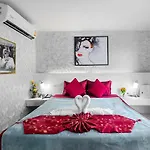 The Shades Bed And Breakfast Boutique Hotel