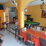 Pitstop Restaurant And Guesthouse