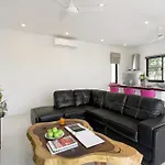 Thai-Themed 3Br Boutique Villa By Intira