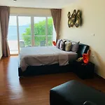 D-Lux 4 Bed Beachfront Apartment With Sea View