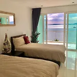 D-Lux 4 Bed Beachfront Apartment With Sea View