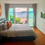 D-Lux 4 Bed Beachfront Apartment With Sea View