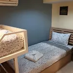 Oasis Guesthouse & Bar