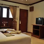 Baan Chayna Hotel