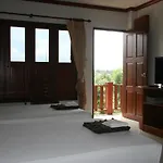 Baan Chayna Hotel