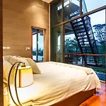 Villa Paradesa By Lofty