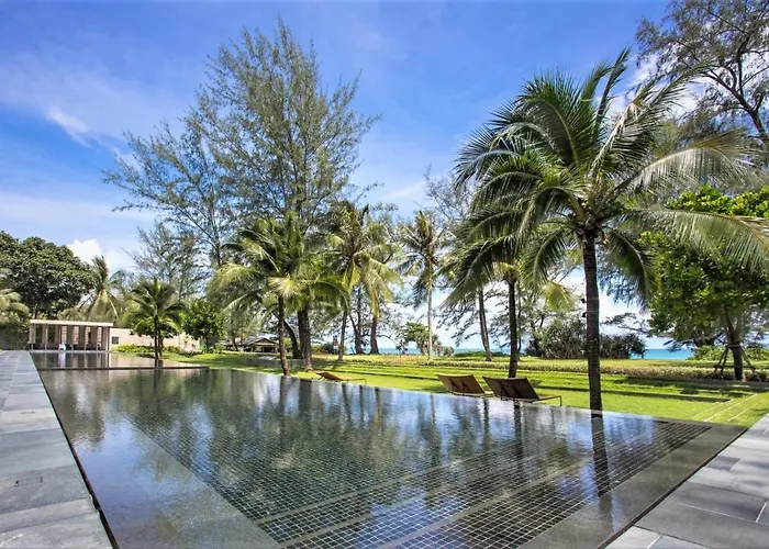 Luxury Oceanfront_Pool Access Apartment