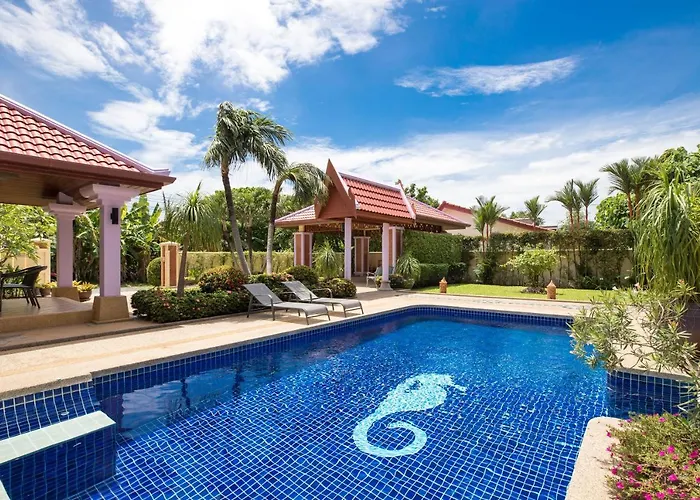 Beautiful 5Br Villa Felicity, Pool & Garden, Near Naiharn