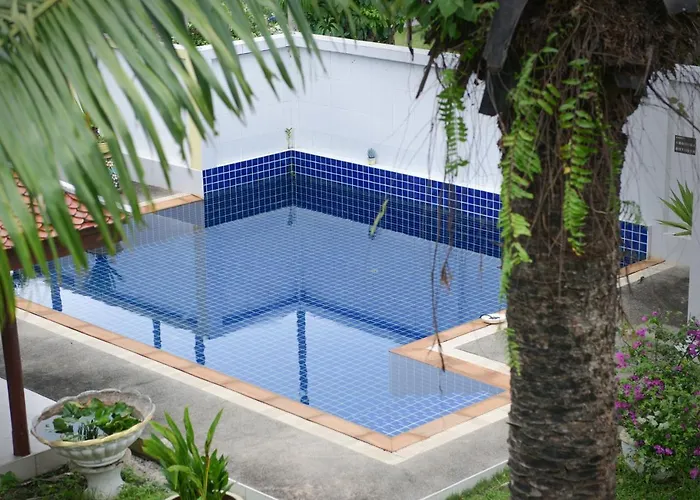 Shimmer Three-Bedroom Villa With Large Garden And Two Swimming Pools