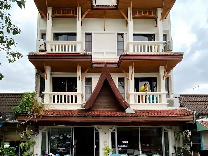 Holiday House Kata & Karon Phuket Hotel