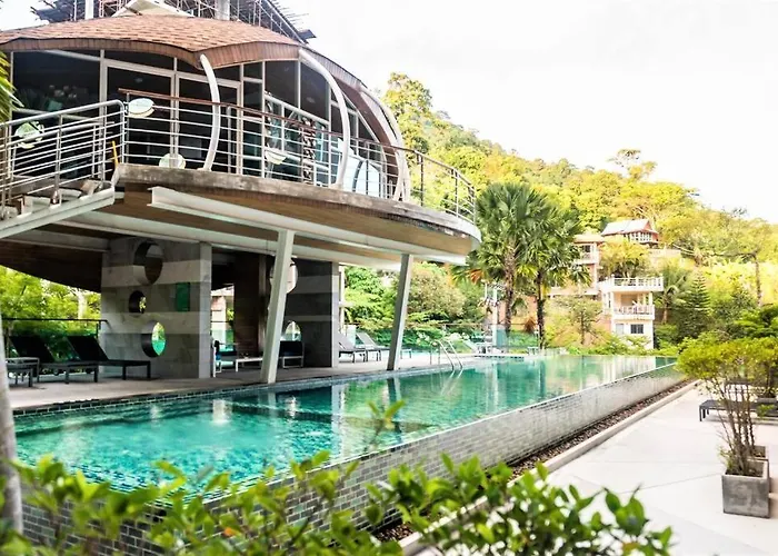 Private Apartment At Emerald Terrace