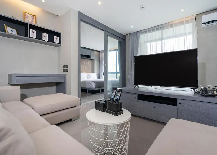 Tropical Pool View 2Br Citygate P605-6 Apartment, Near Kamala Beach