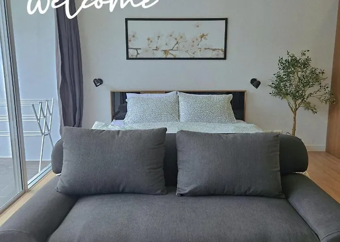 The Olive Studio Room At Chic Condominium