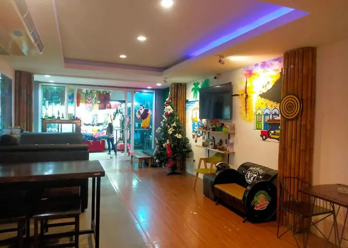 Popeyes Hostel Patong