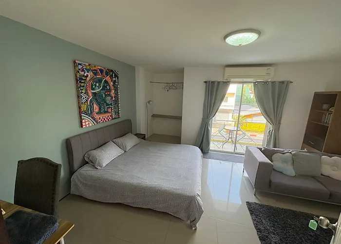 English Owned Homestay And Yoga