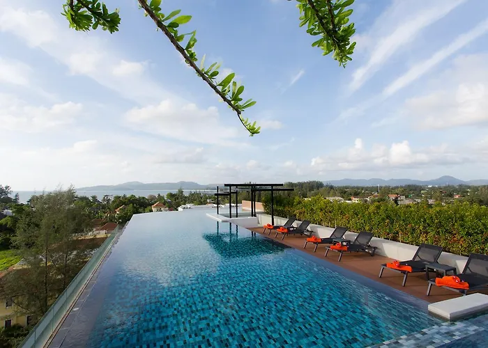 6Th Avenue Surin Beach