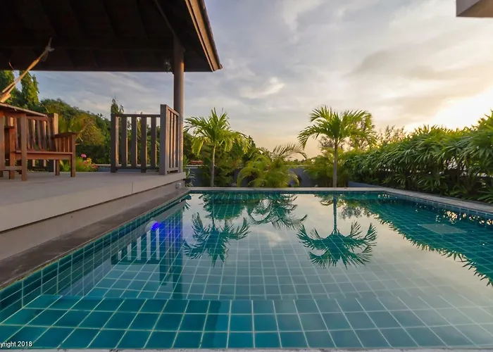 Karon View Elegant Style Apartment