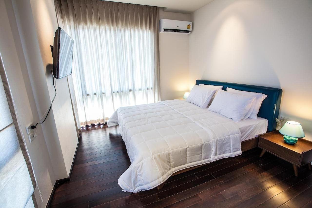 Title Front Hotel