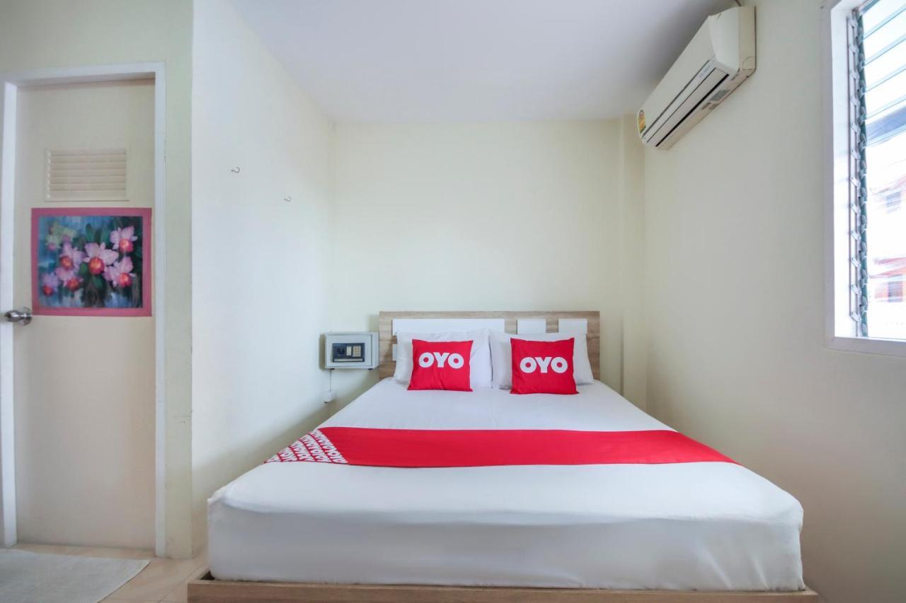 Hotel Oyo 885 And Me House