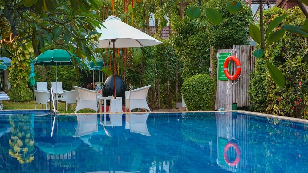 Hotel Hangout Phuket By Kly
