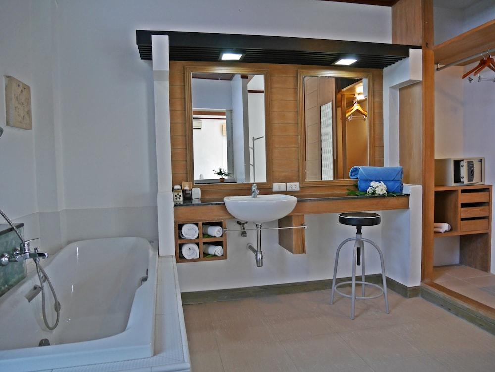 Suriya Som * Bang Tao Beach (Phuket)