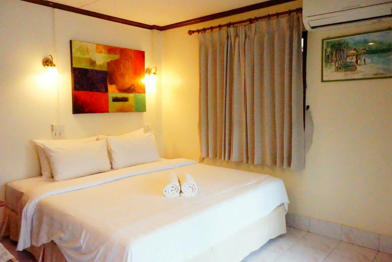 Seafood Hostel Kamala Beach