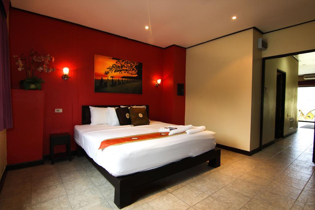 Angus O'tool's Guest house Karon