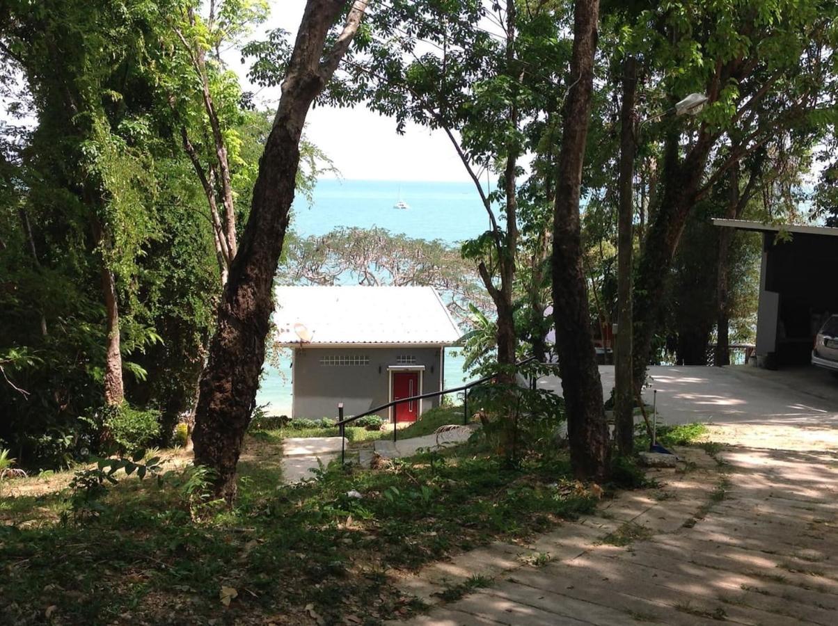 Koh Sirey Beachfront Pool *