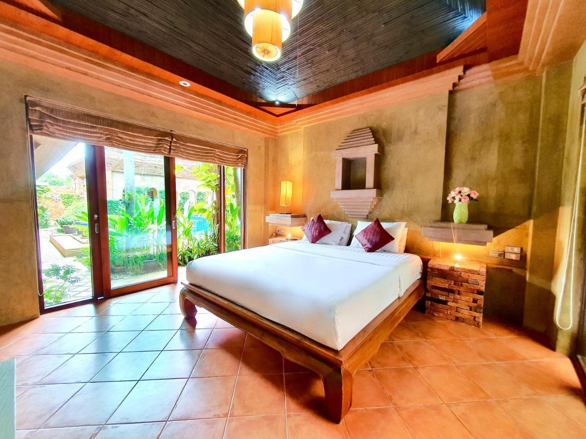 Pousada Baan Rom Yen : Balinese Pool In Rawai