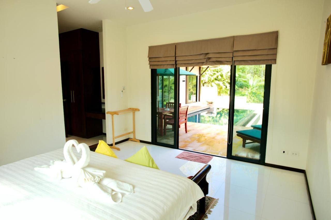 Villa Cocktail Palm