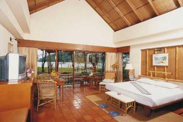 & Village Hotel Layan Beach (Phuket)