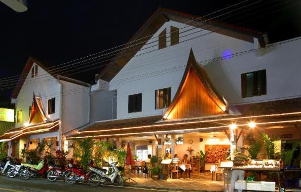 Resort Dreams Kamala Beach