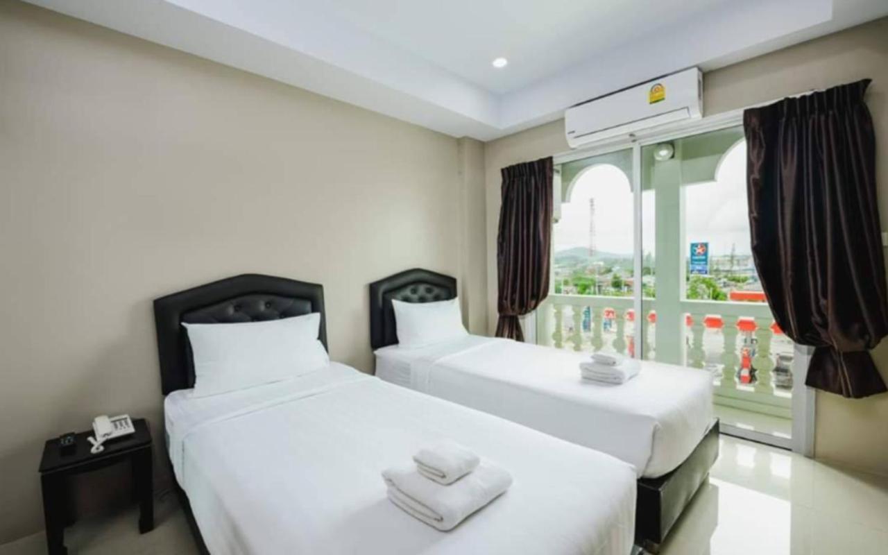 Tyler Cherngtalay Hotel *