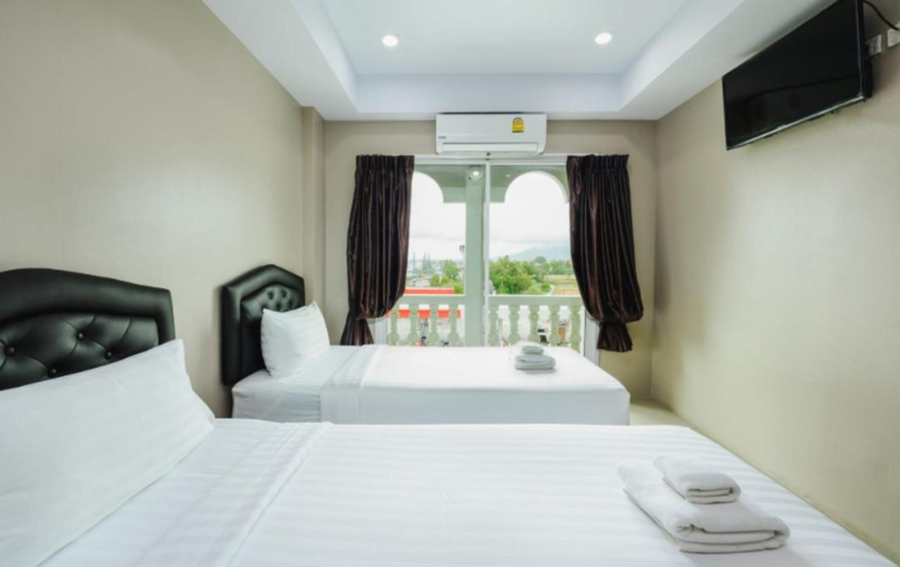 Tyler Cherngtalay Hotel Ban Pak Lak