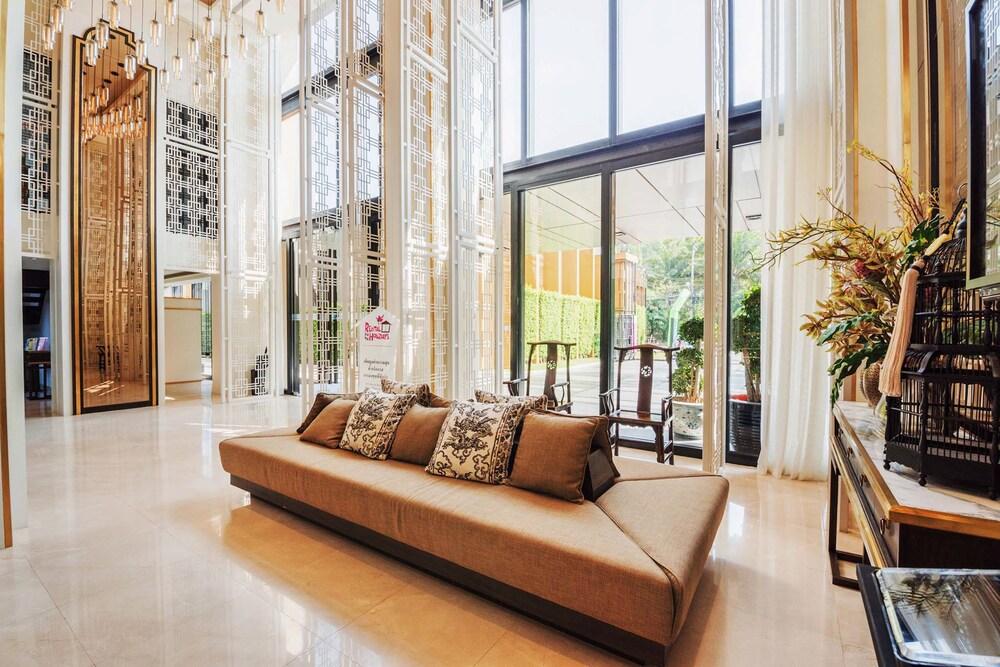 Favstay - The Base Height Phuket Pangsapuri