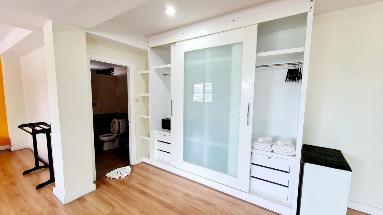 Guest house Tp House At Town Phuket