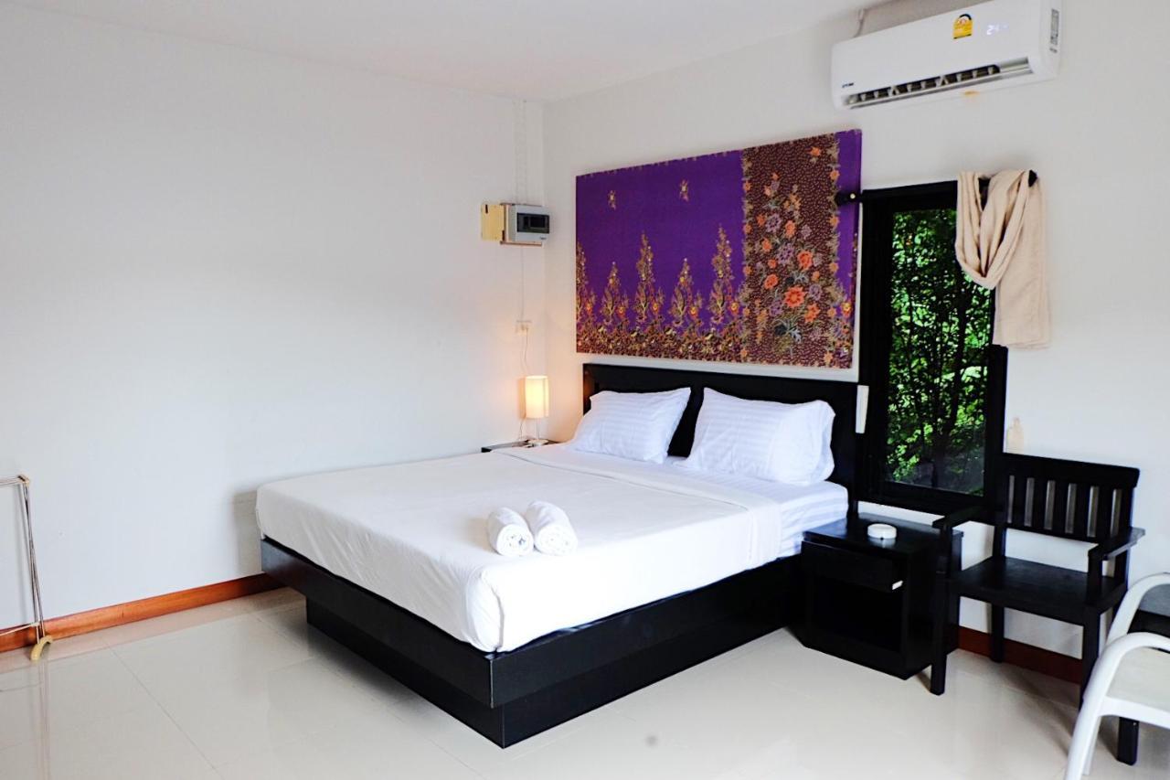 Naiharn Paradise Boutique Hotel *