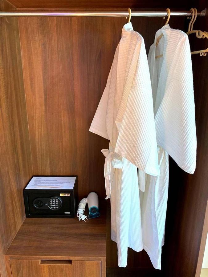 Hotel The Thames Pool Access & - Sha Extra 4*