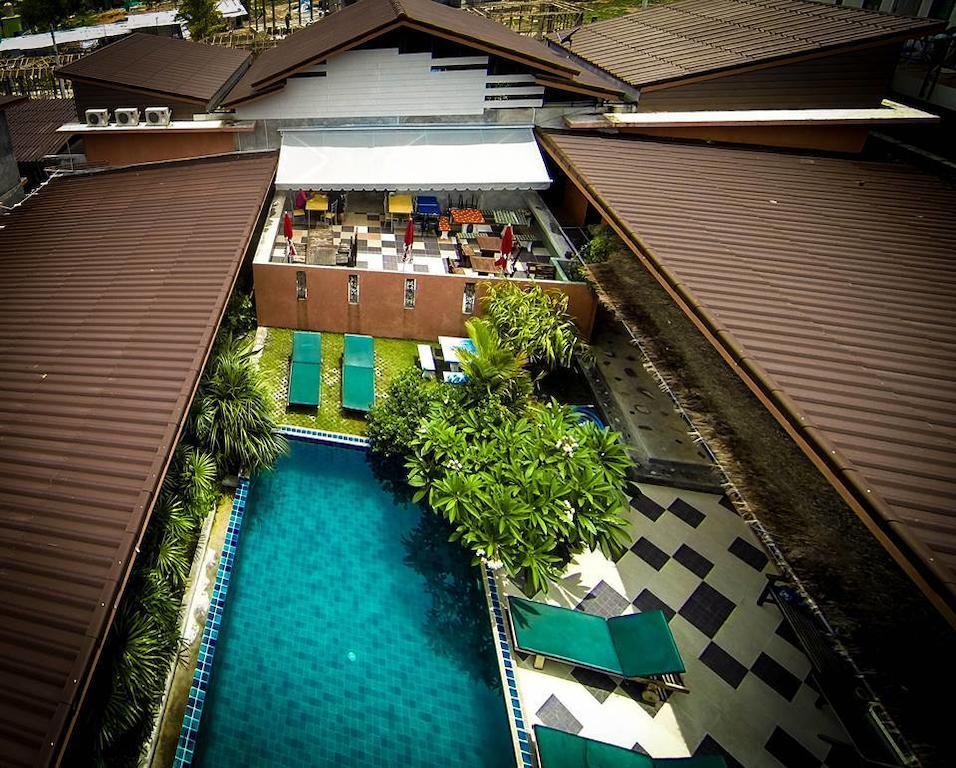 2 Hotel